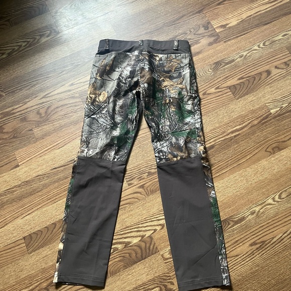 Under Armour women’s camel pants - Picture 8 of 9